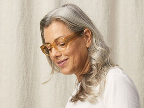 Model is wearing The ARBITA in size 47 in Champagne