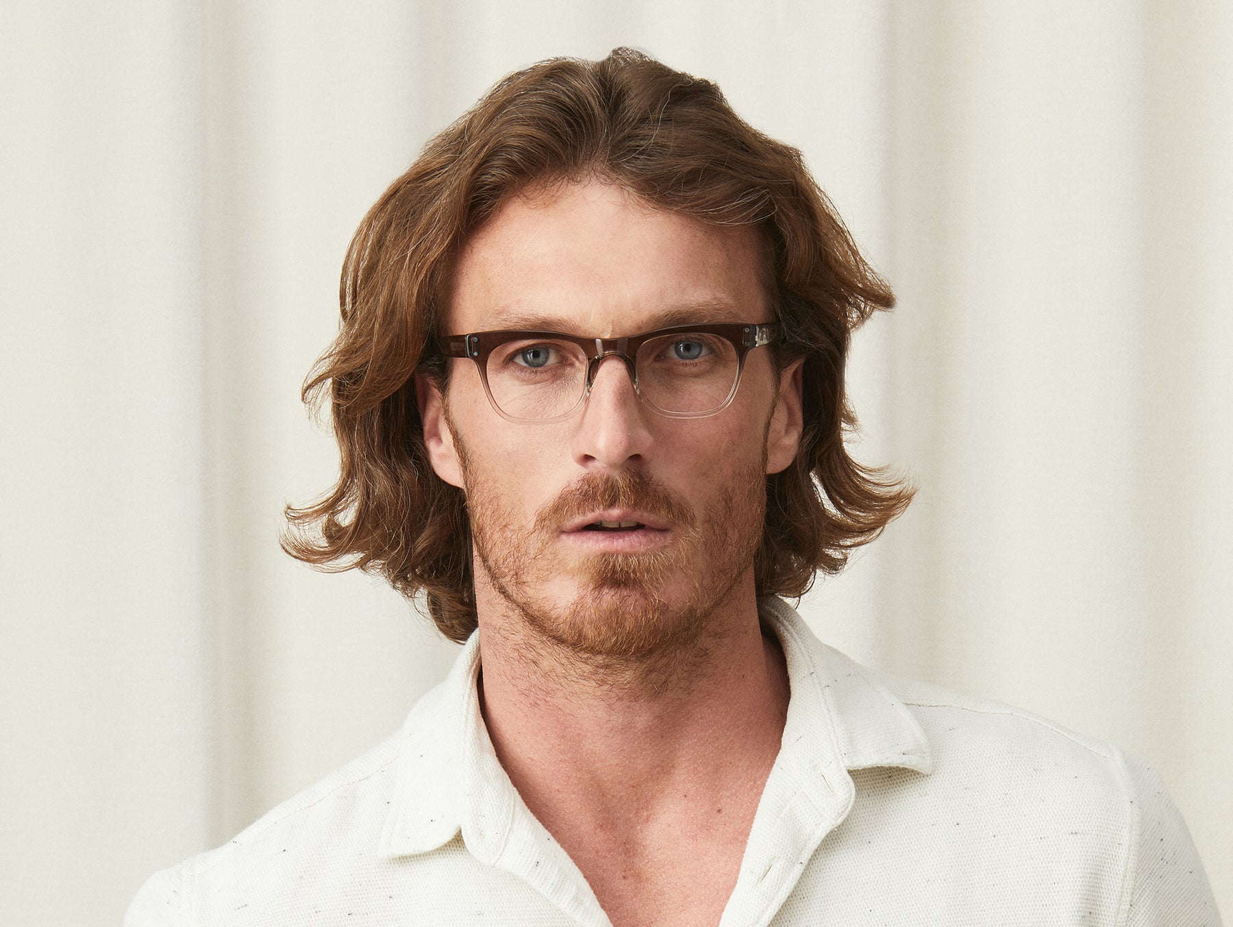 Model is wearing The BABA in Size 46 in Grey Fade