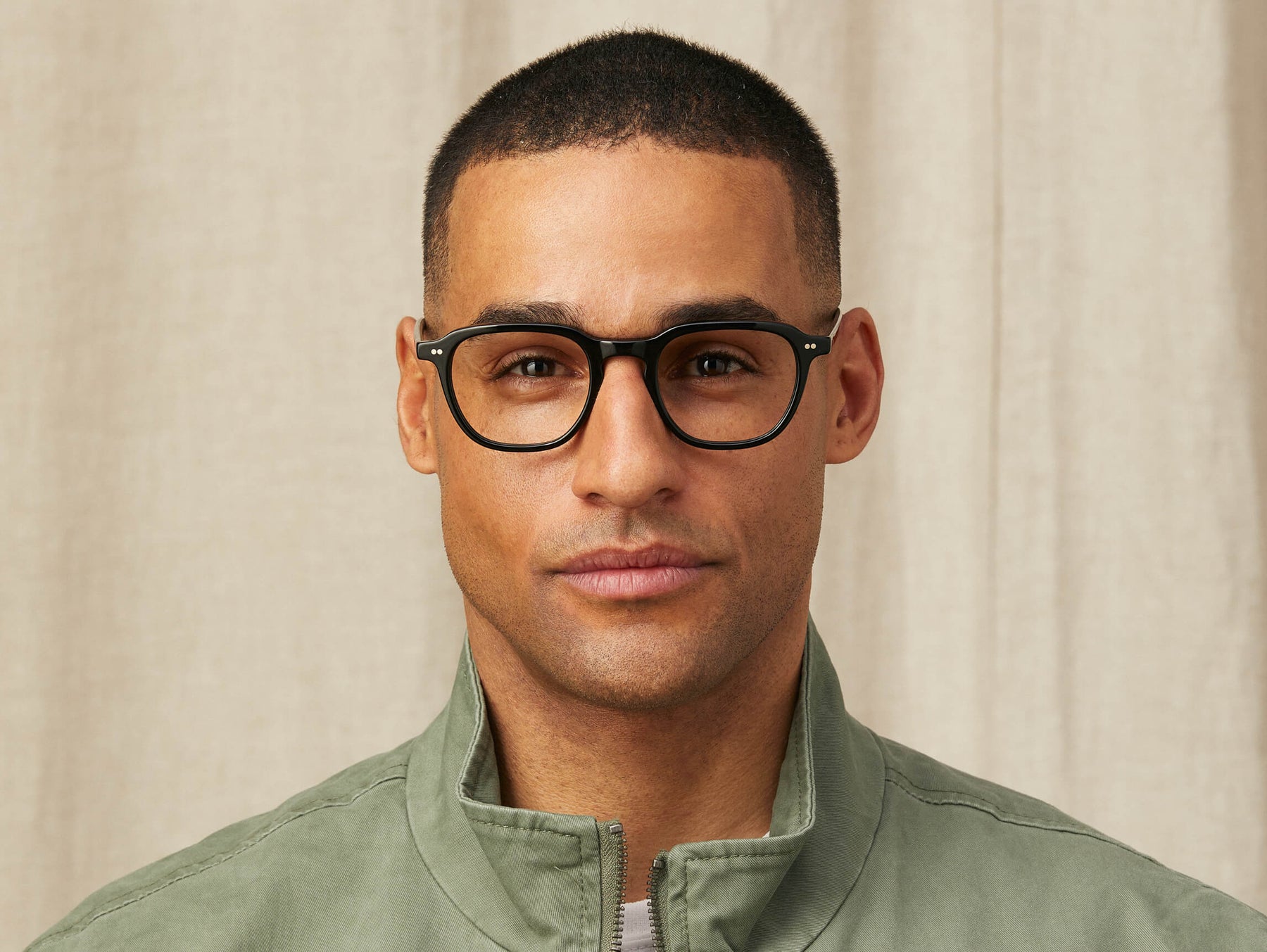 Model is wearing The BILLIK in size 50 in Black