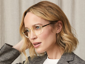 Model is wearing The BLUMA in size 44 in Citron/Tortoise