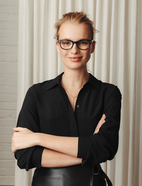 Model is wearing The BREN in size 51 in Black