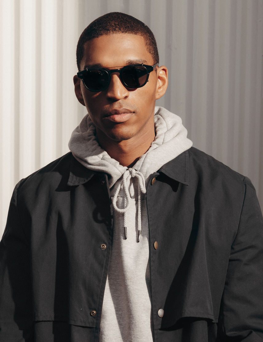 Model is wearing The CLIPTOSH POLARIZED in Matte Black in size 46 with G-15 lenses