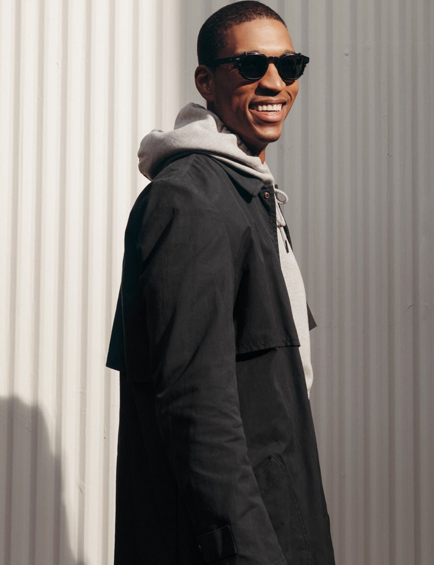 Model is wearing The CLIPTOSH in Matte Black in size 46 with G-15 Lenses