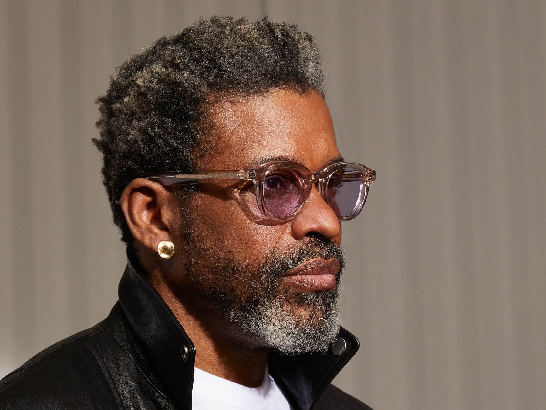 Model is wearing The DAVHEN in Mist in size 47 with Lavender Tinted Lenses