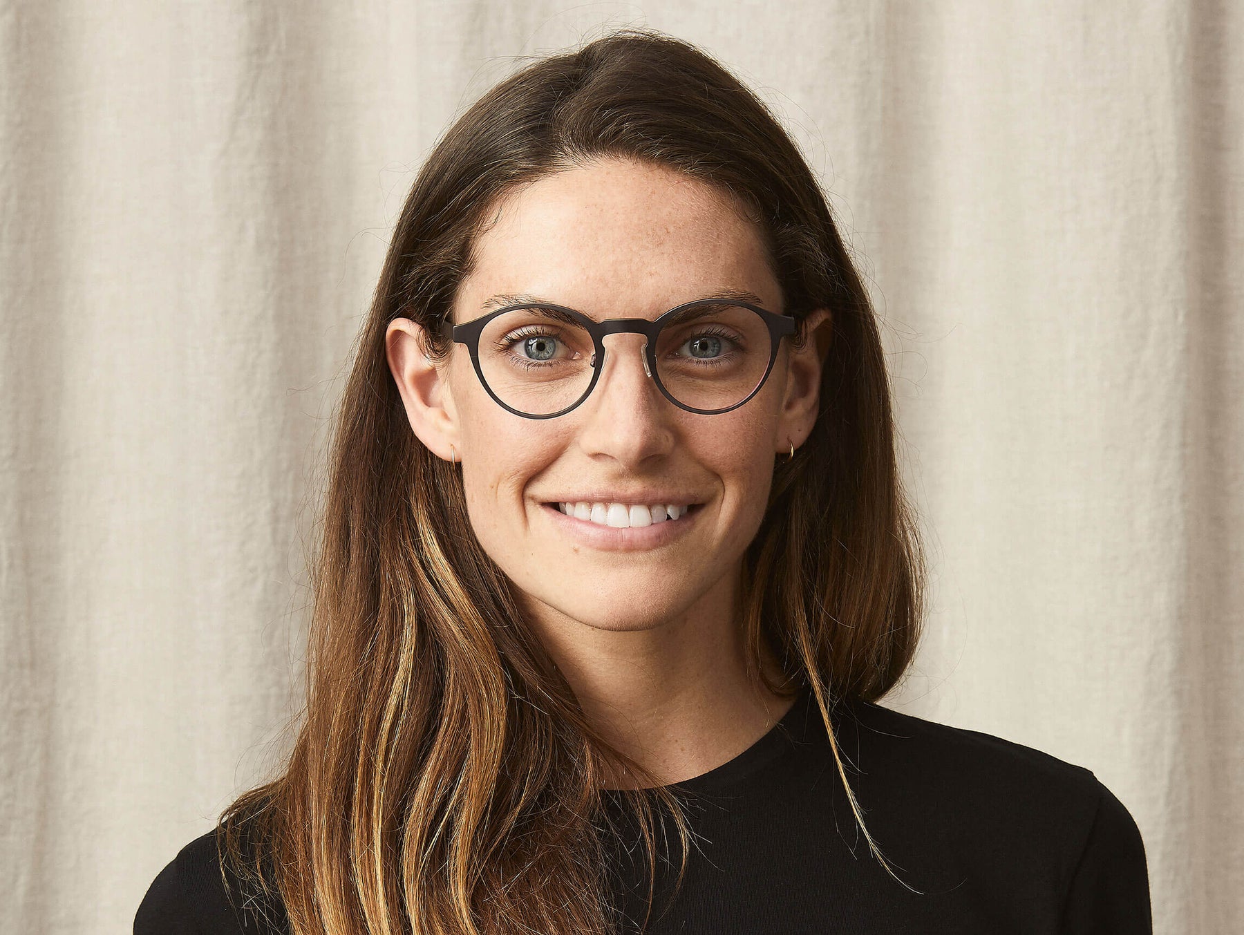 The MILTZEN-T in Charcoal/Wine in size 46 with Blue Protect Lenses