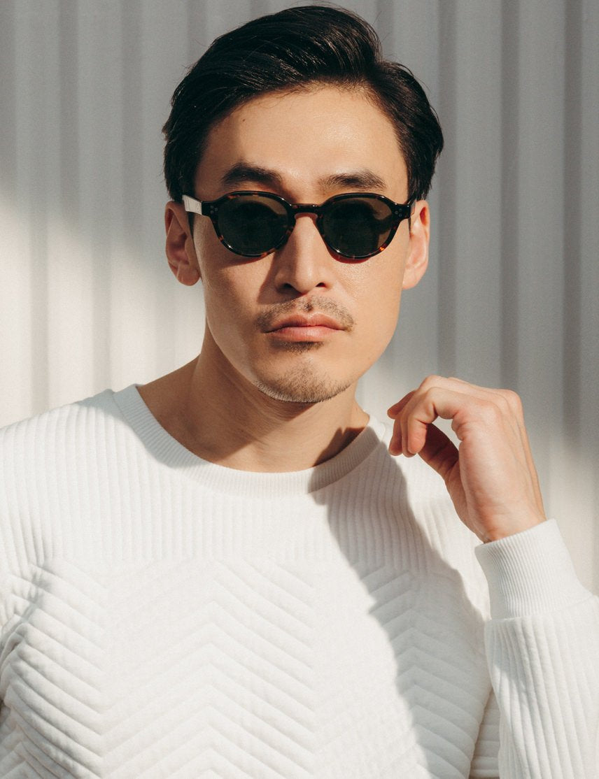 Model is wearing The EZRA SUN in Dark Havana in size 47 with G-15 Glass Lenses