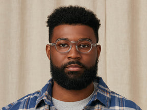 Model is wearing The FOYGEL in size 46 in Light Grey