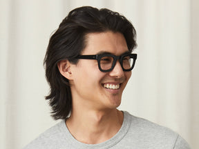 Model is wearing The FRITZ in size 44 in Black