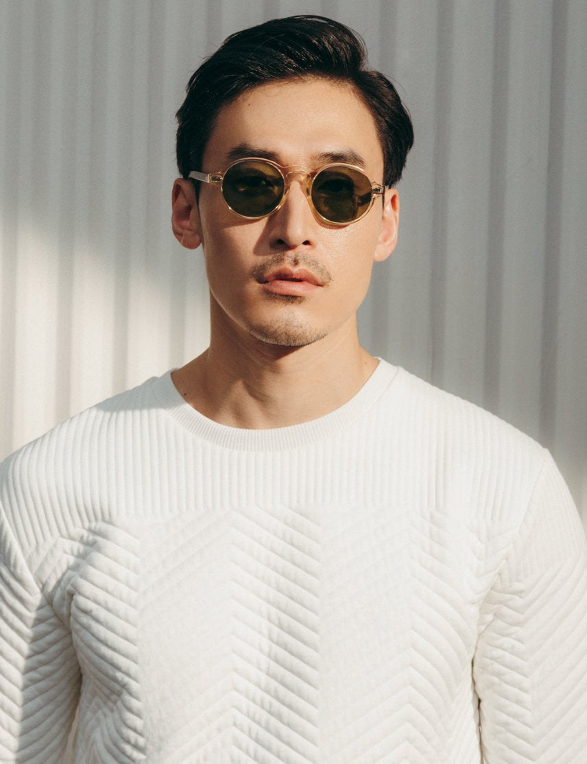 Model is wearing The GLICK SUN in Flesh/Tortoise in size 49 with Calibar Green Glass Lenses