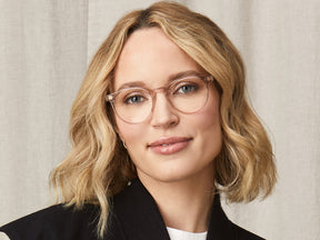 Model is wearing The GOLDA in size 49 in Burnt Rose