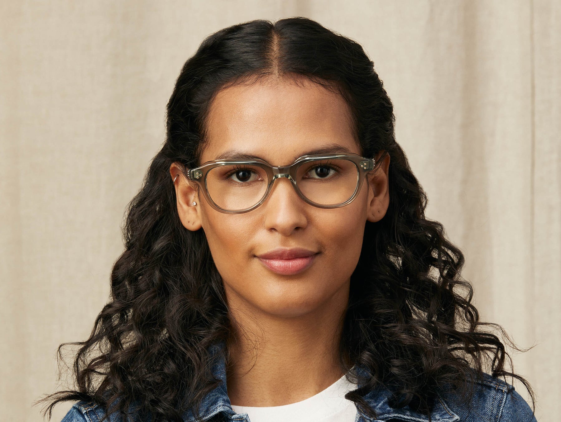 Model is wearing The GOOLAH in size 50 in Sage