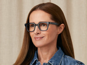 Model is wearing The GROBER in size 45 in Navy