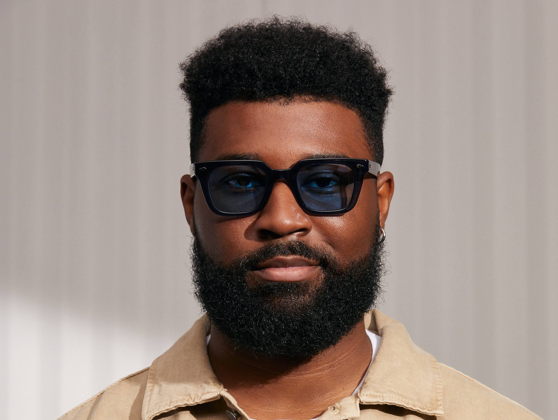 Model is wearing The GROBER SUN in Navy in size 48 with Celebrity Blue Tinted Lenses