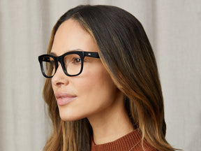 Model is wearing The HITSIK in size 51 in Black