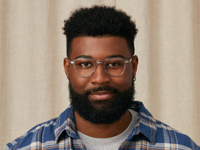 Model is wearing The KASH in size 50 in Light Grey/Silver