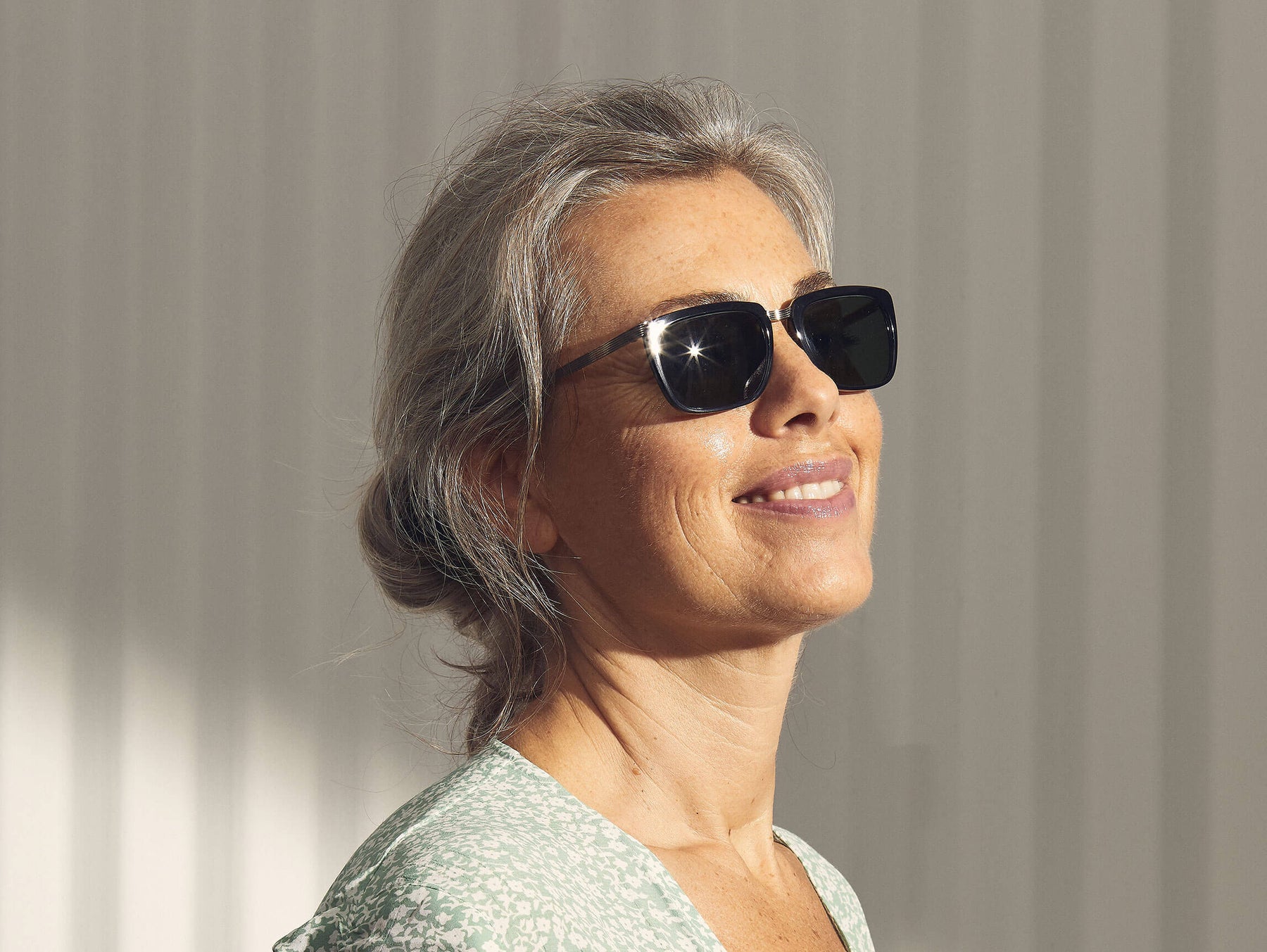 Model is wearing The KLUG SUN in Black/Silver in size 52 with G-15 Glass Lenses