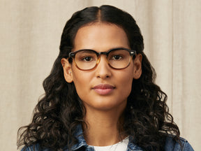 Model is wearing LEMTOSH in size 46 in Grey-Brown Fade