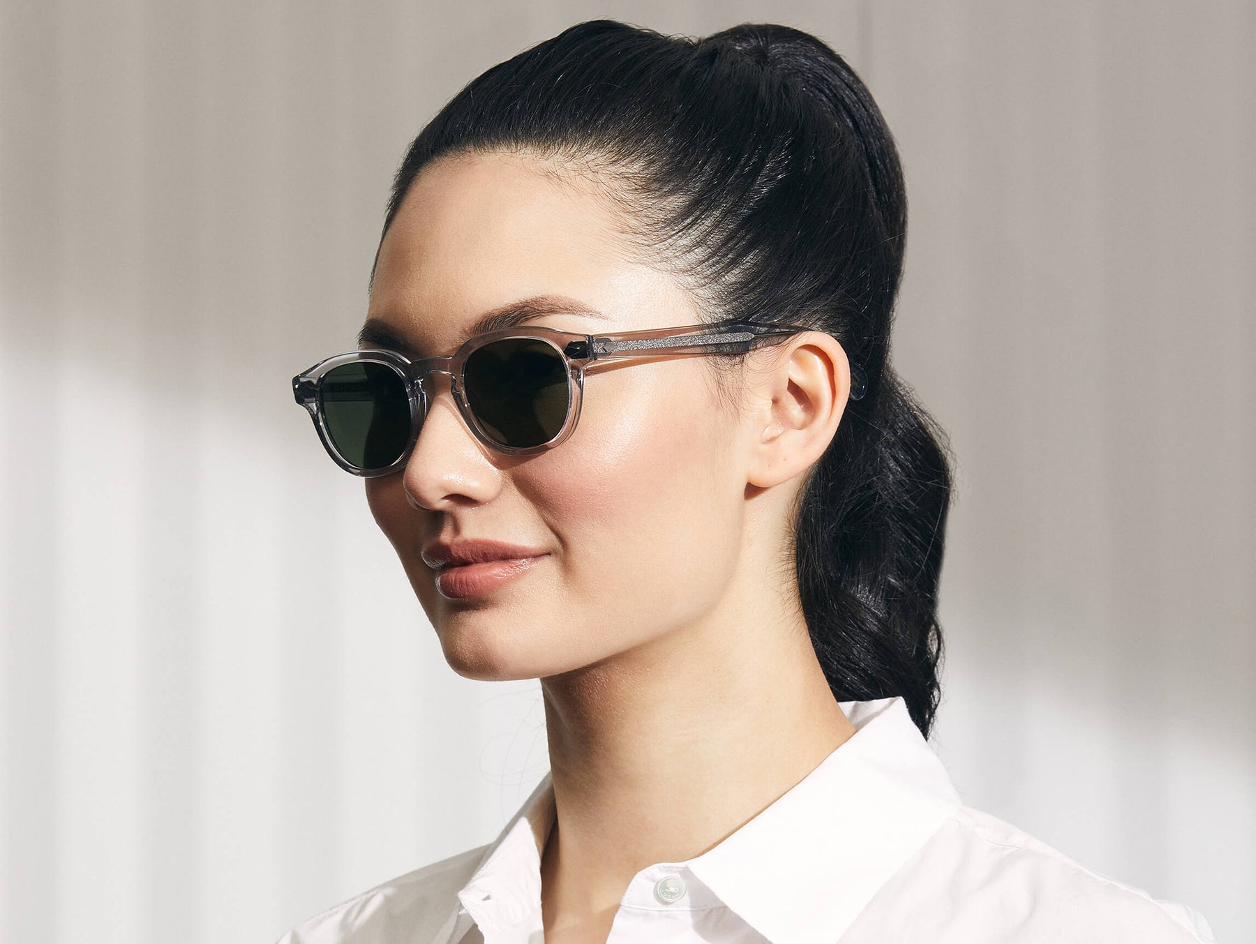 Model is wearing The LEMTOSH SUN in Light Grey in size 49 with G-15 Glass Lenses