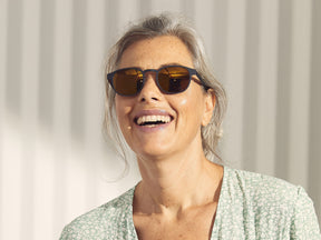 Model is wearing The LEMTOSH-T SUN in Navy/Beige in size 50 with Brown Lenses