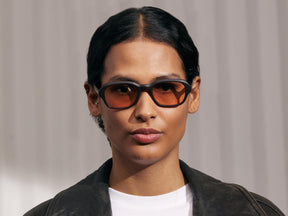 Model is wearing The MESHUG SUN in Matte Dark Brown in size 51 with New York Rose Tinted Lenses