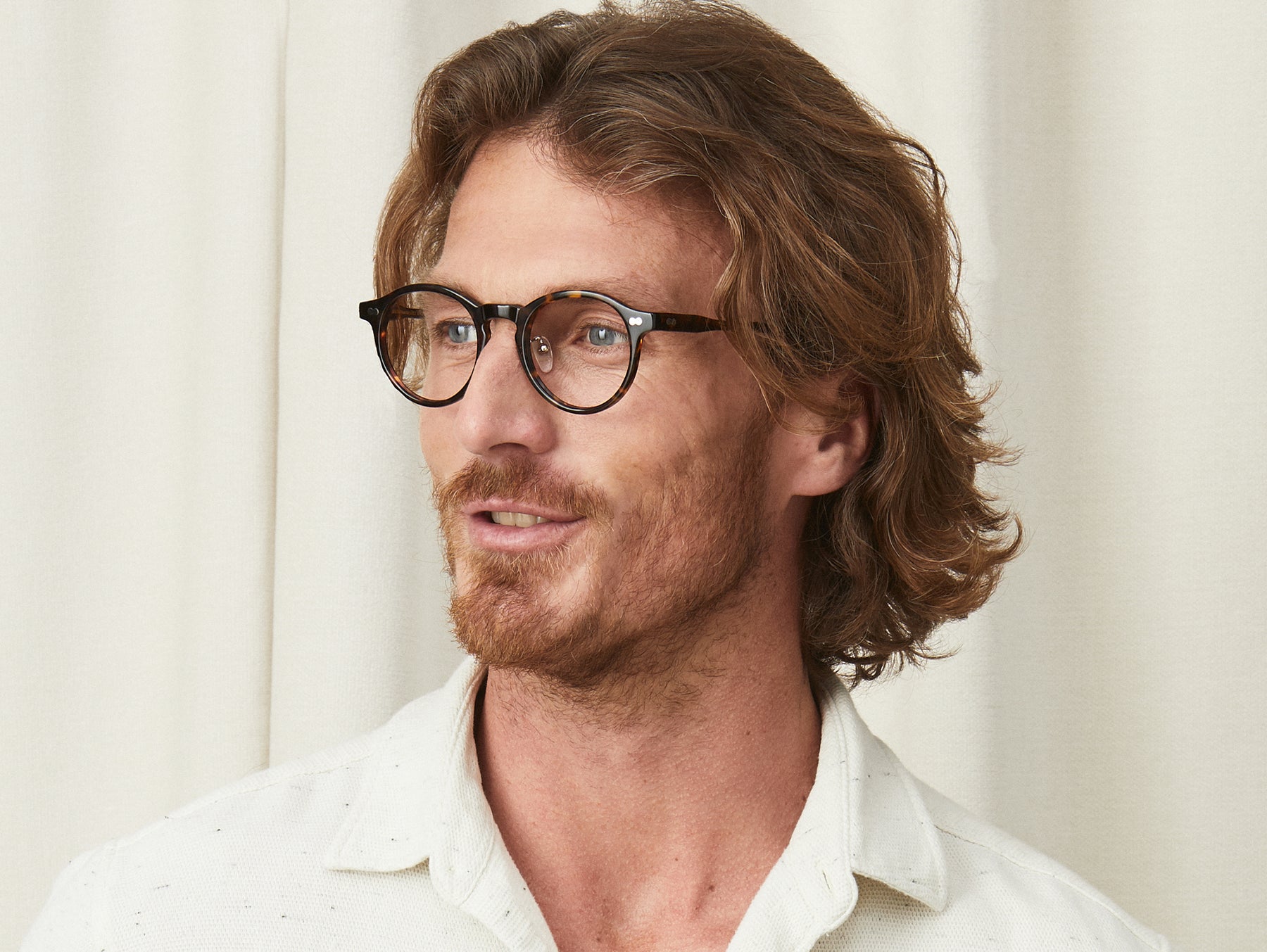 Model is wearing The MILTZEN W/ METAL NOSE PADS in size 49 in Tortoise