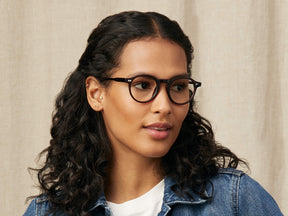 Model is wearing The MILTZEN in size 46 in Burgundy