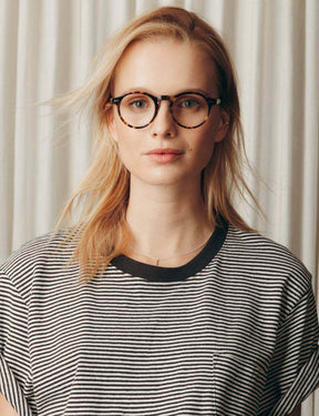 Model is wearing The MILTZEN in size 49 in Classic Havana