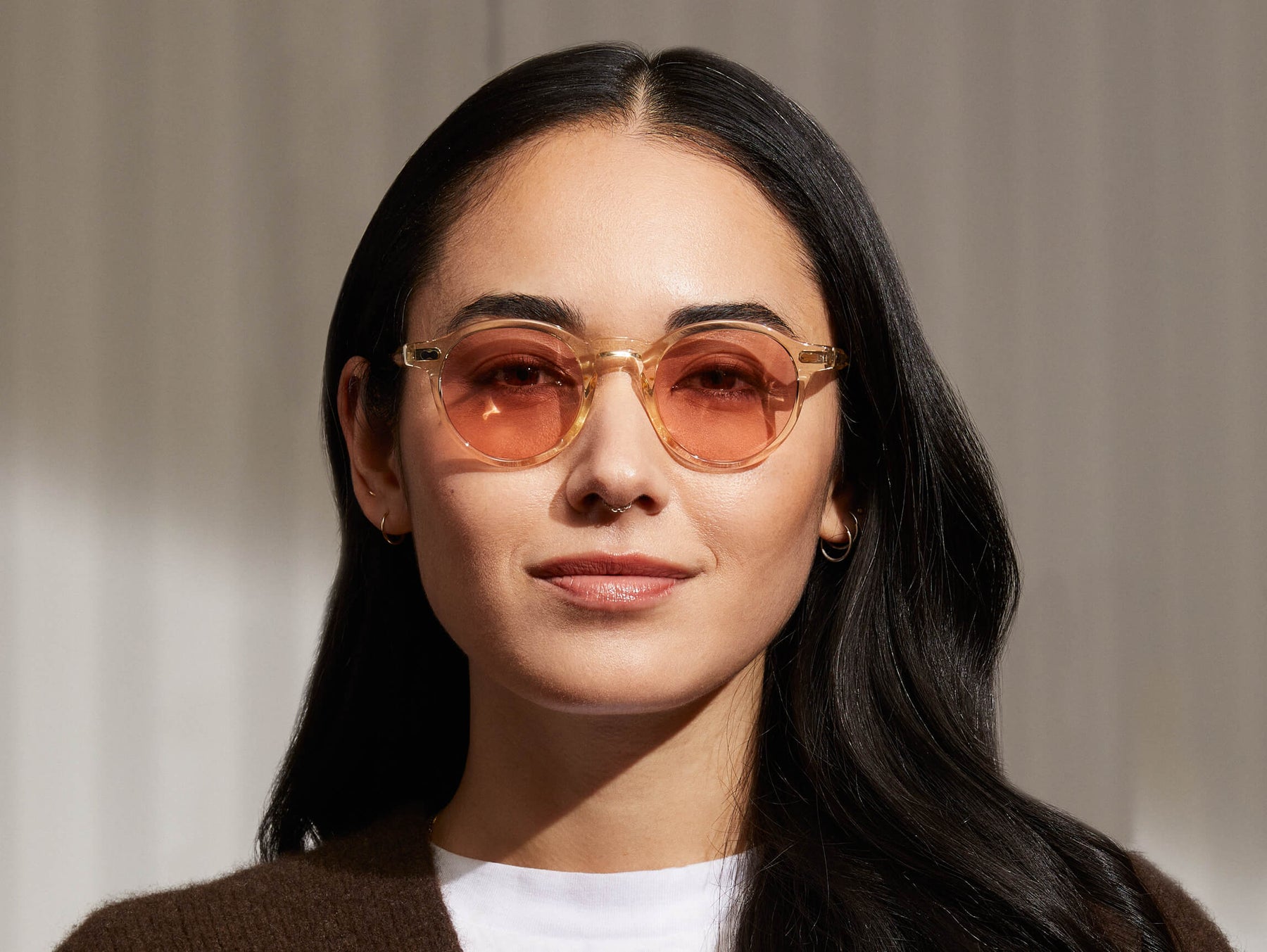 Model is wearing The MILTZEN in Flesh in size 46 with New York Rose Tinted Lenses