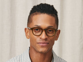 Model is wearing The DAHVEN in size 44 in Olive Brown