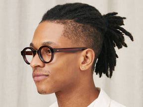 Model is wearing The GREPS in size 44 in Burgundy