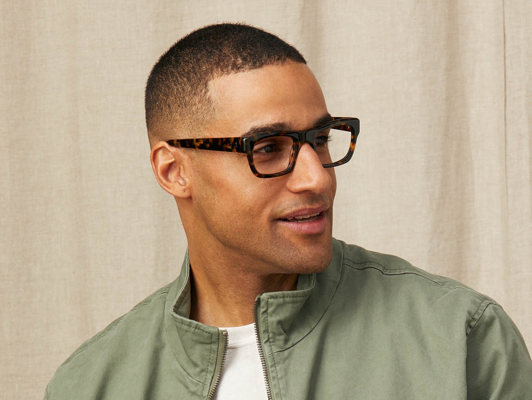 Model is wearing The NUDNIK in size 50 in Tortoise