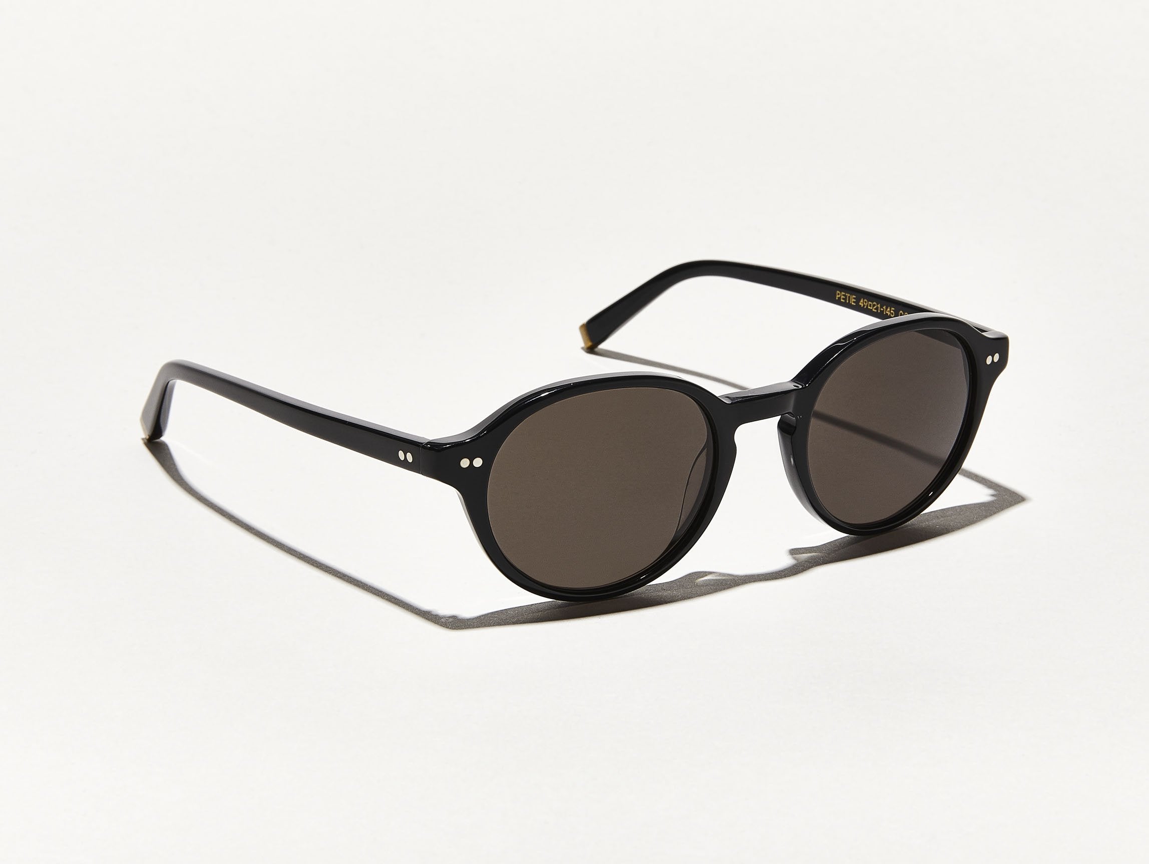 #color_black | The PETIE SUN in Black with Grey Lenses
