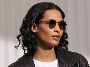 Model is wearing The PITSEL SUN in Blonde/Gold in size 47 with Forest Wood Tinted Lenses