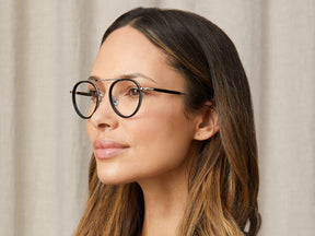 Model is wearing The PUPIK in size 47 in Black/Silver