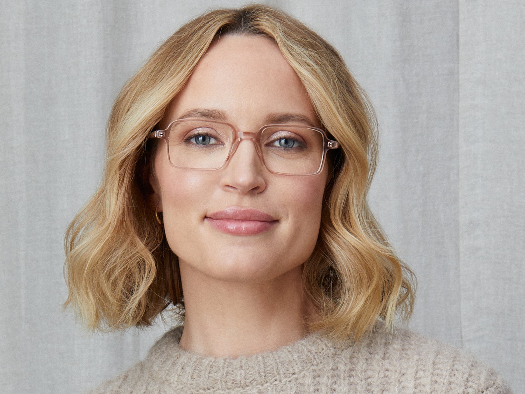 Model is wearing The SHINDIG in size 50 in Burnt Rose