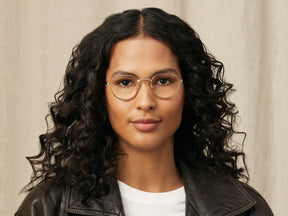 Model is wearing The SMENDRIK in size 48 in Gold