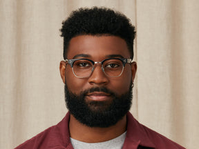 Model is wearing The TINIF in size 48 in Black/Silver