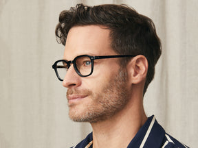 Model is wearing The VANTZ in size 47 in Black