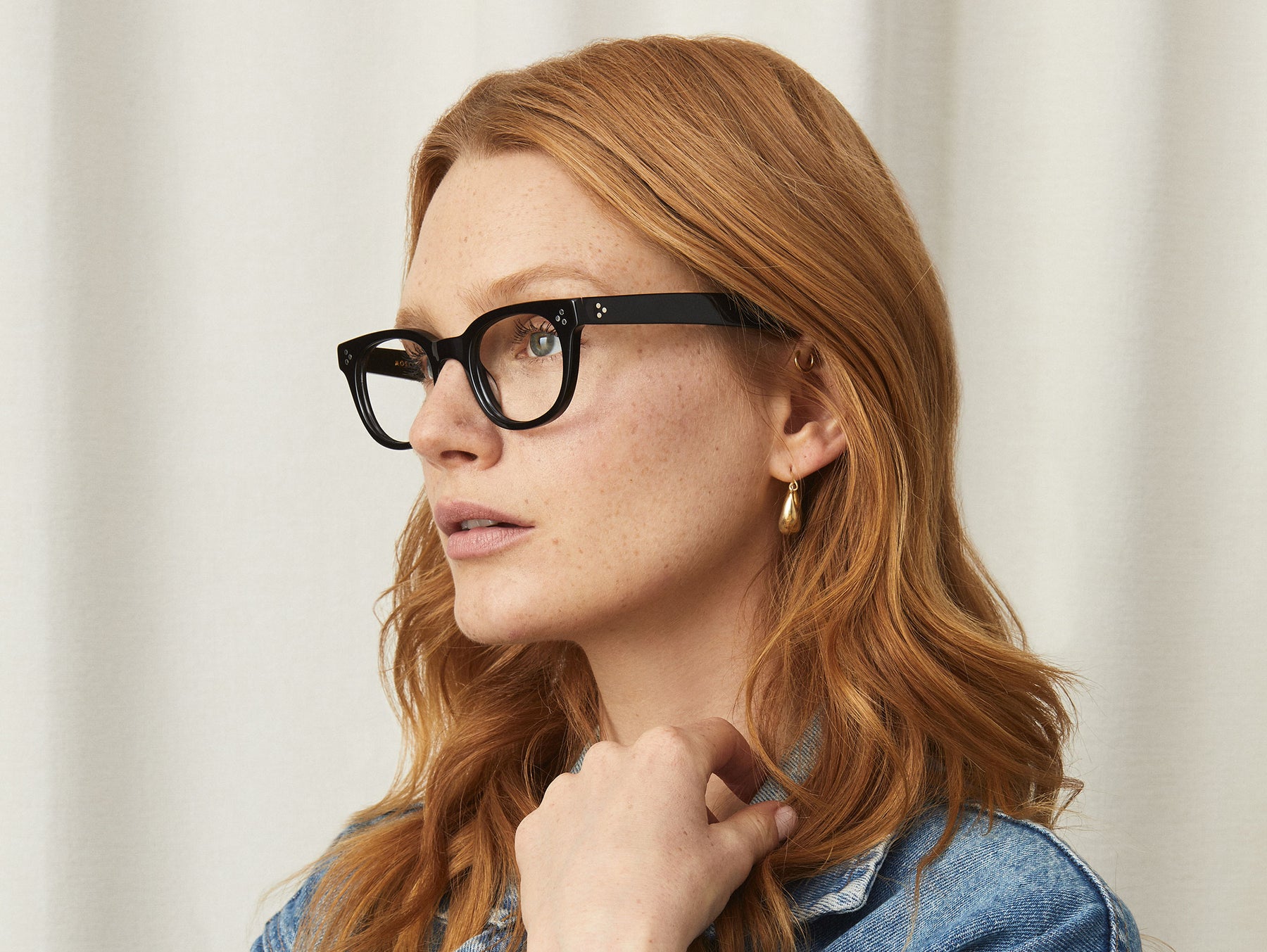 Model is wearing The VILDA in size 48 in Black