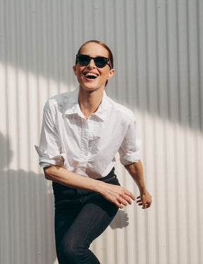 Model is wearing The VILDA SUN in Black in size 51 with G-15 Glass Lenses