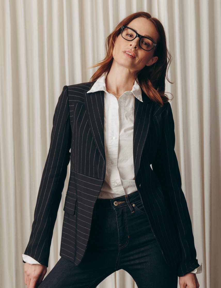 Model is wearing The ZETZ in size 49 in Black