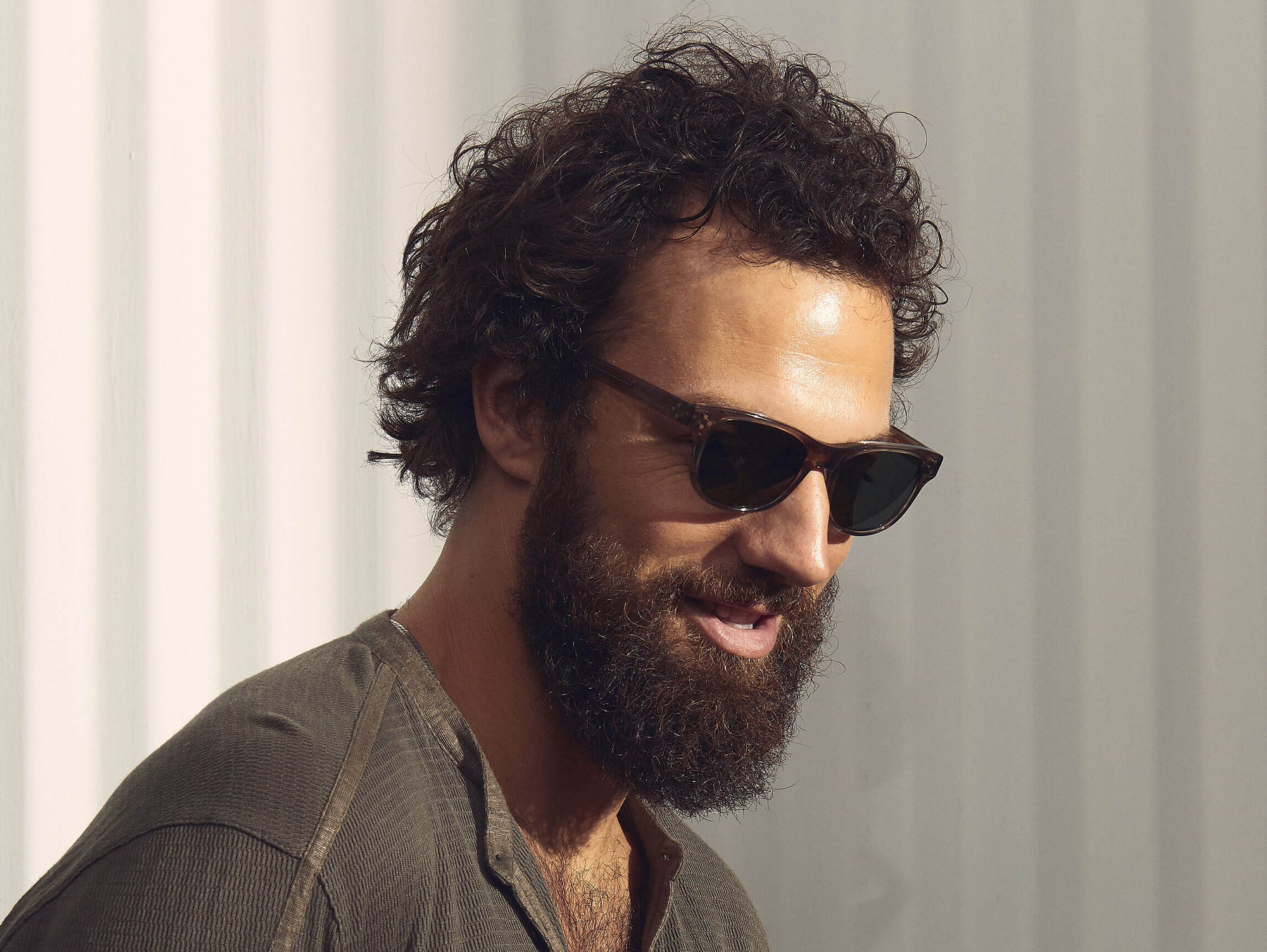 Model is wearing The ZETZ SUN in Brown Ash in size 51 with G-15 Glass Lenses