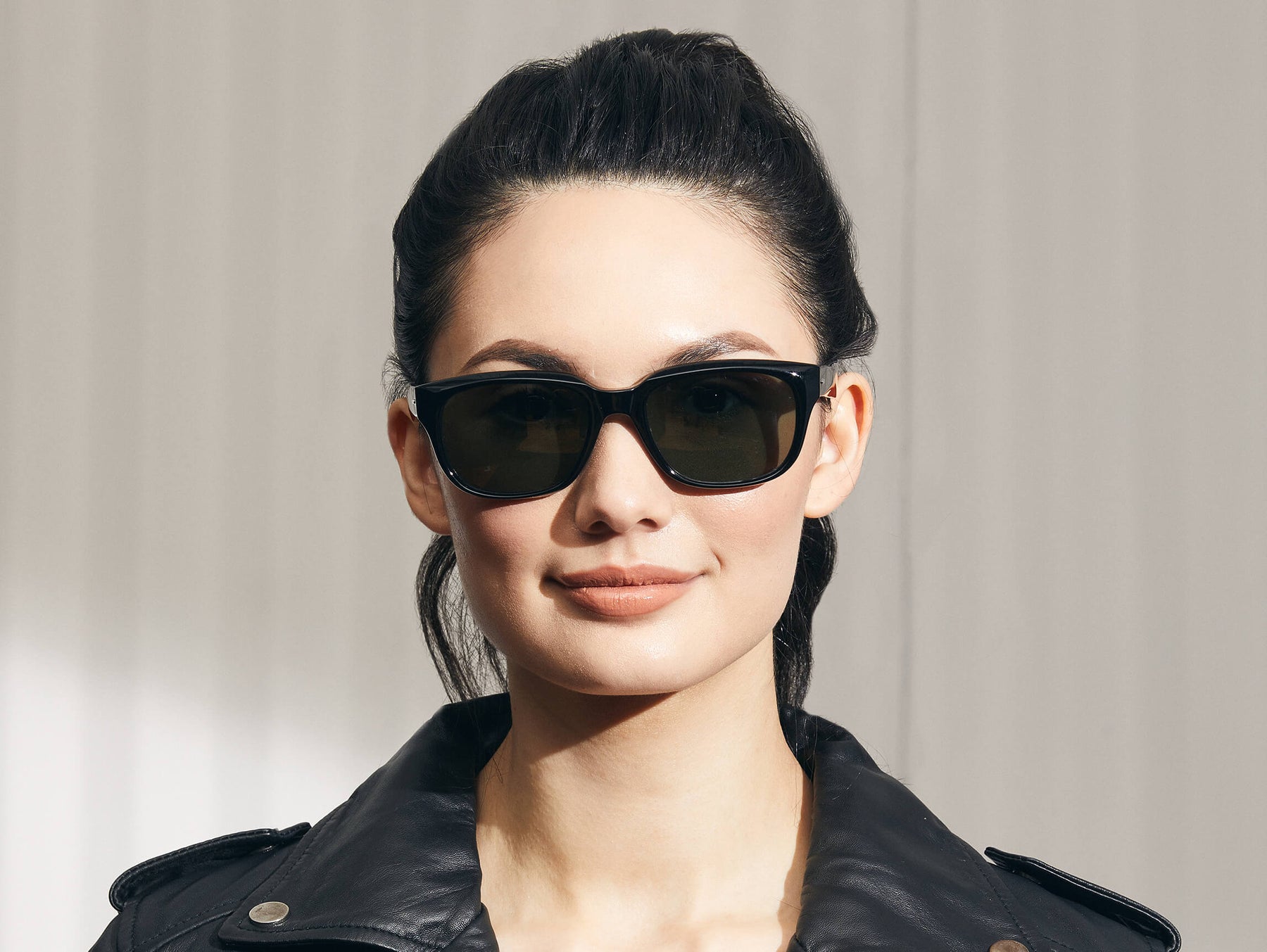 Model is wearing The ZINDIK SUN in Black in size 54 with G-15 Glass Lenses